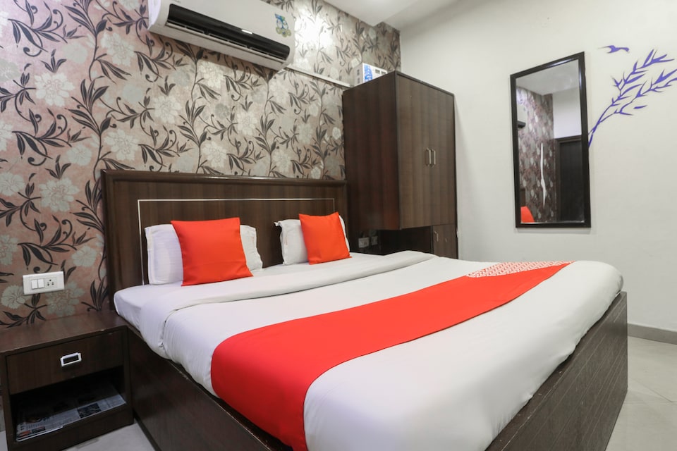 OYO 2103 Hotel Redwood, Zirakpur, Zirakpur