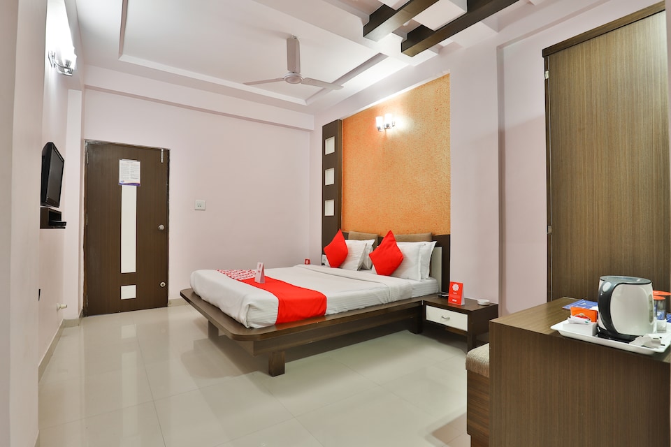 OYO 2116 Skylon Hotel, Gandhinagar, Gandhinagar
