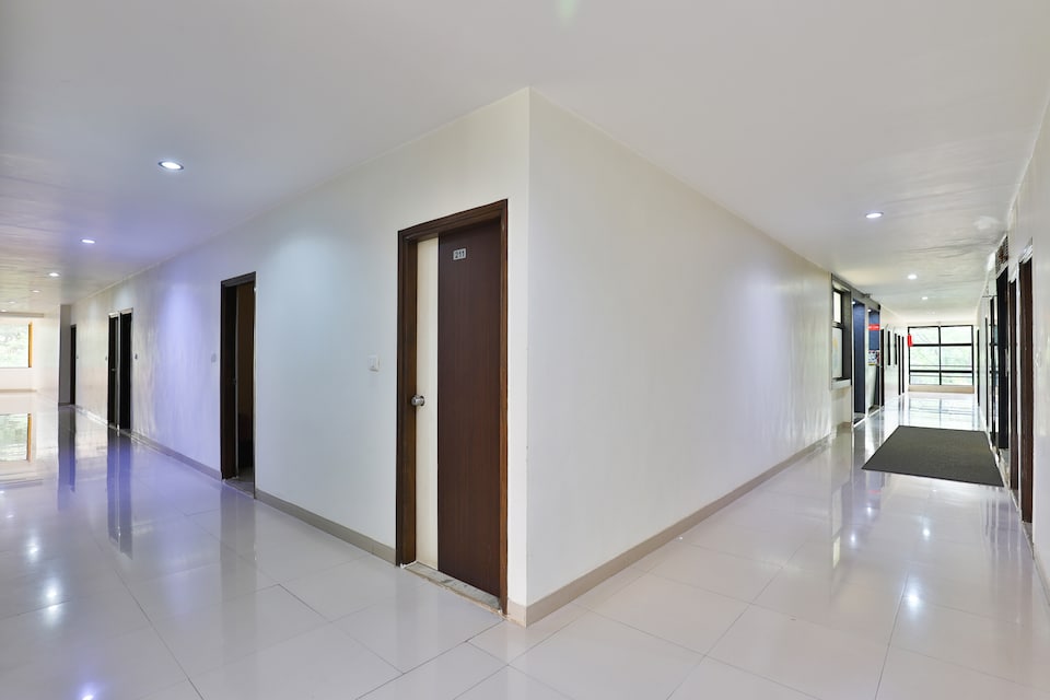 OYO 2116 Skylon Hotel, Gandhinagar, Gandhinagar