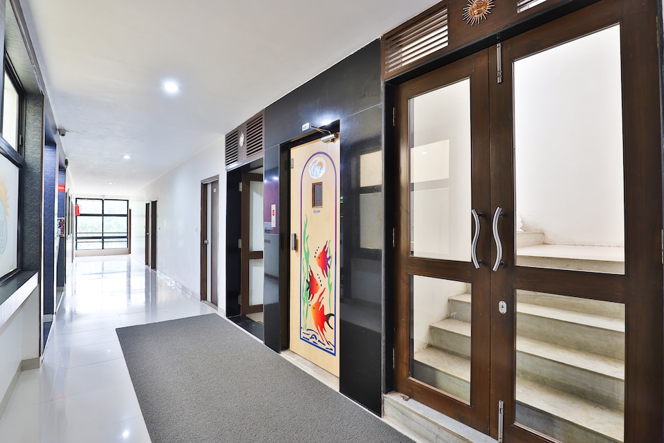 OYO 2116 Skylon Hotel, Gandhinagar, Gandhinagar