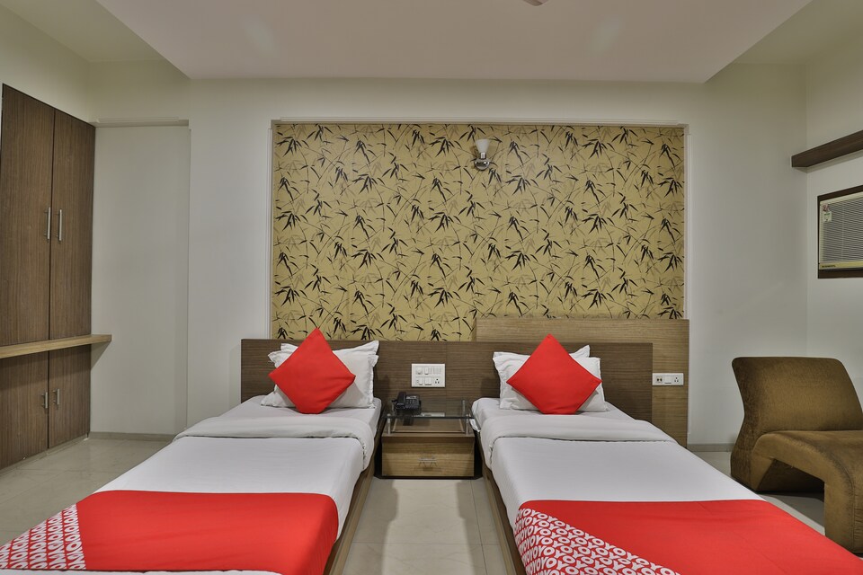 OYO 14235 Hotel Ostria, Surat Railway Station, Surat