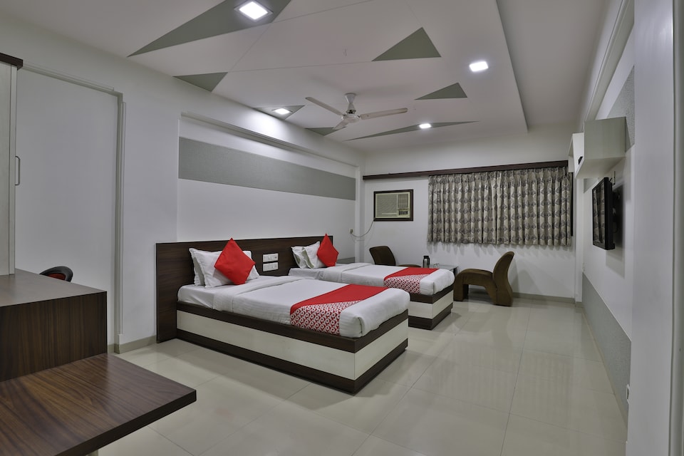 OYO 14235 Hotel Ostria, Surat Railway Station, Surat