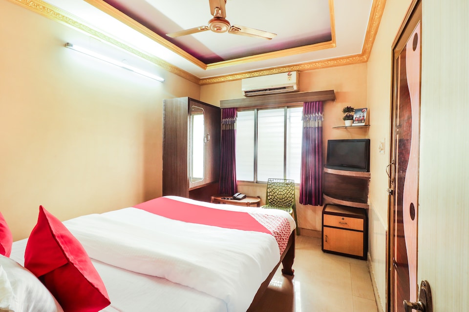 OYO 2128 Holy Home Guest House, VIP Road Kolkata, Kolkata