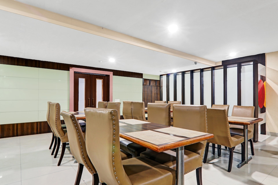 Townhouse OAK Rajwada Hotel , Charbagh Lucknow, Lucknow