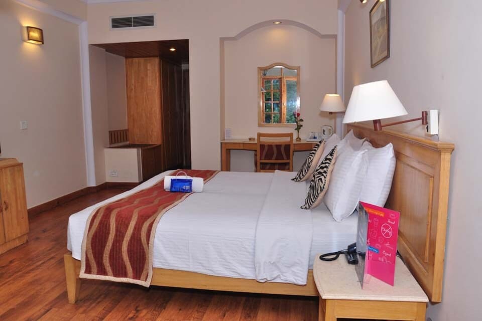 OYO 2142 Hotel Willow Banks, The Mall Road-Shimla, Shimla