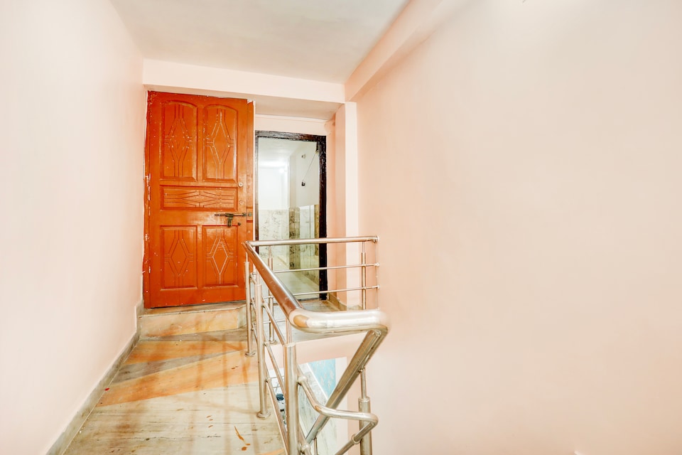 SPOT ON Manvita Paying Guest House, Godowlia, Varanasi