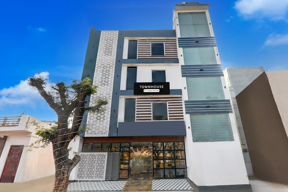 Townhouse Shaheed Path Near Ambedkar University Formerly Kings Paradise, SGPGI Lucknow, Lucknow