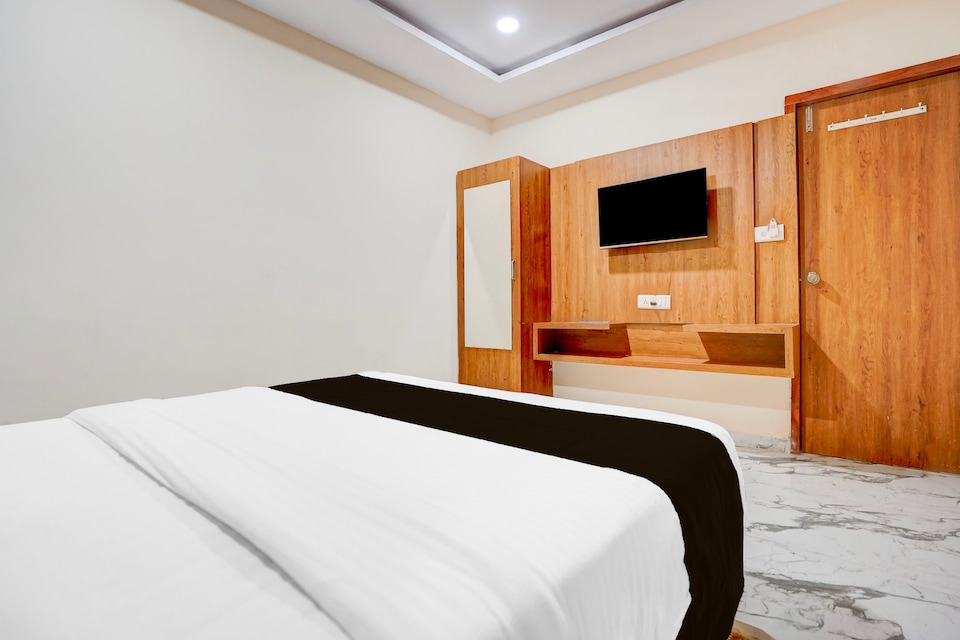 Hotel O Royal King , Navrangpura Ahmedabad, Ahmedabad