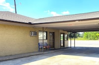 Relax Inn by OYO Sulphur Hwy 90