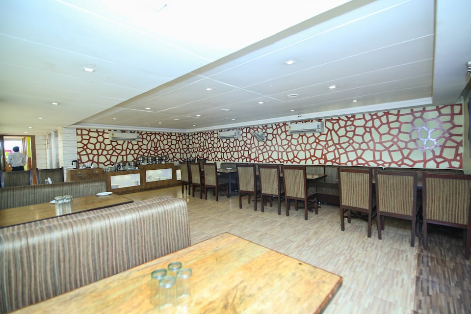 Capital O 2155 Hotel Wardhman, Vijay Nagar - Jabalpur, Jabalpur