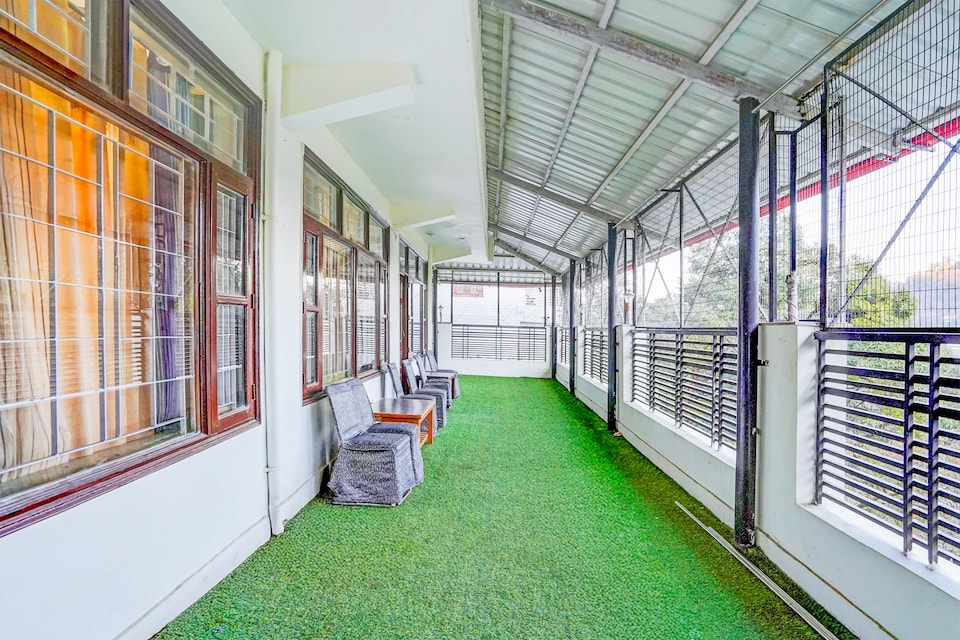 Townhouse Mall Road Near Library Chowk, Kempty Falls Mussoorie, मसूरी