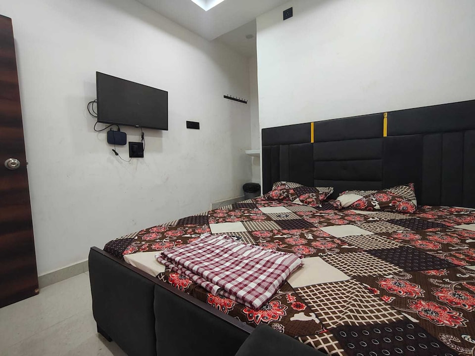 Hotel O Rewa shree, Budhni, Budhni