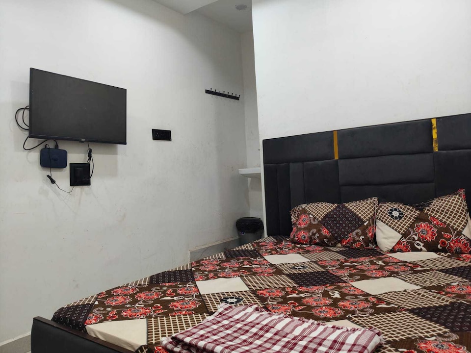 Hotel O Rewa shree, Budhni, Budhni