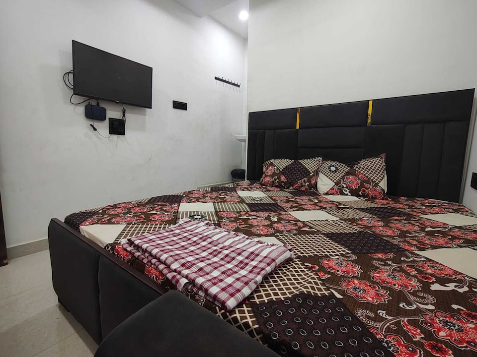 Hotel O Rewa shree, Budhni, Budhni