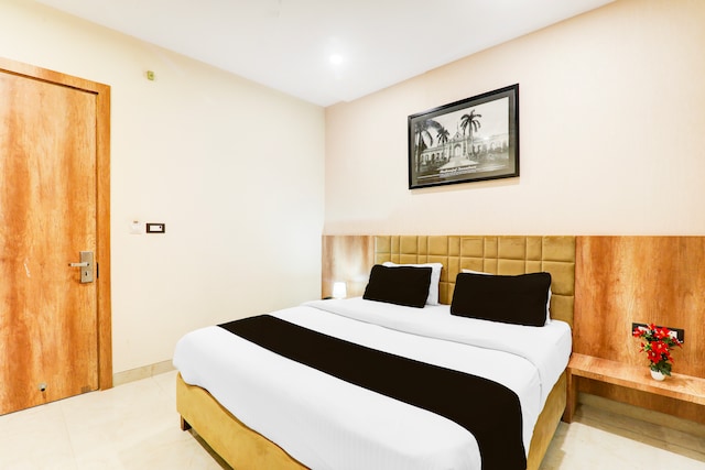 Super Townhouse The Nawab Hotel and Banquet