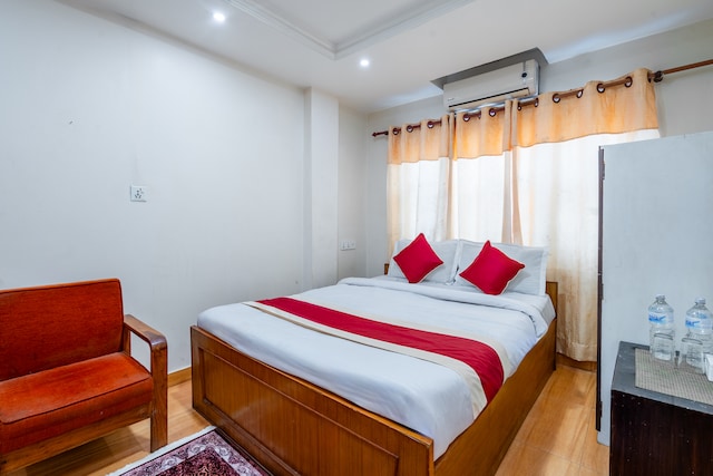 OYO 827 Taj Hotel And Restaurant