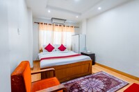 OYO 827 Taj Hotel And Restaurant