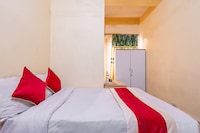 OYO 827 Taj Hotel And Restaurant