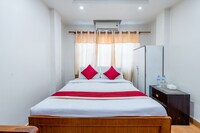 OYO 827 Taj Hotel And Restaurant