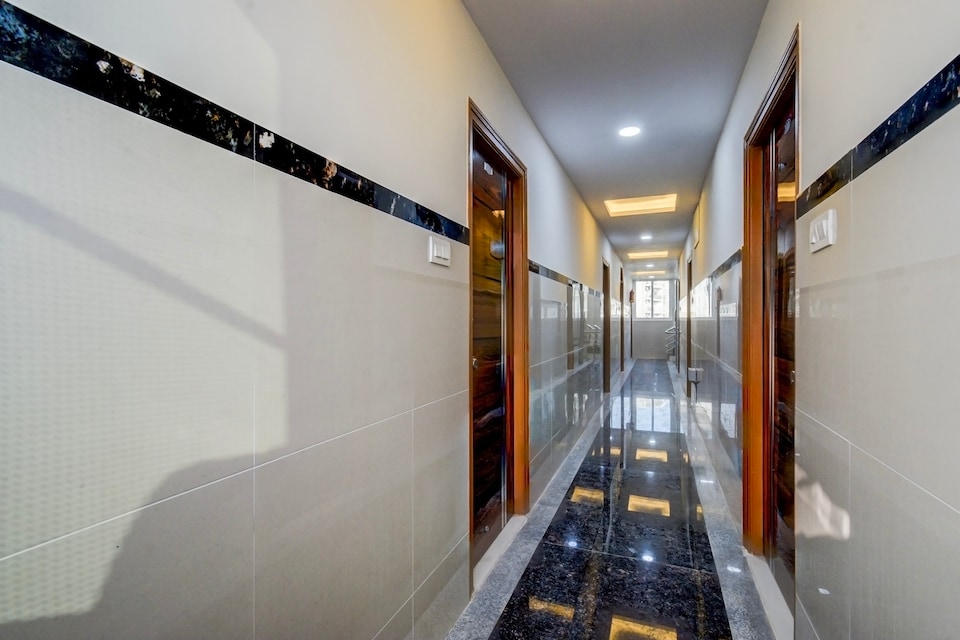 Super Townhouse Lanco Hills Gachibowli, Gachibowli, Hyderabad