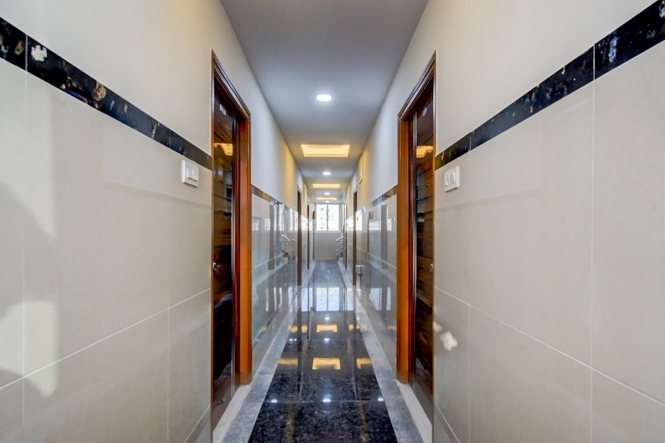 Super Townhouse Lanco Hills Gachibowli, Gachibowli, Hyderabad