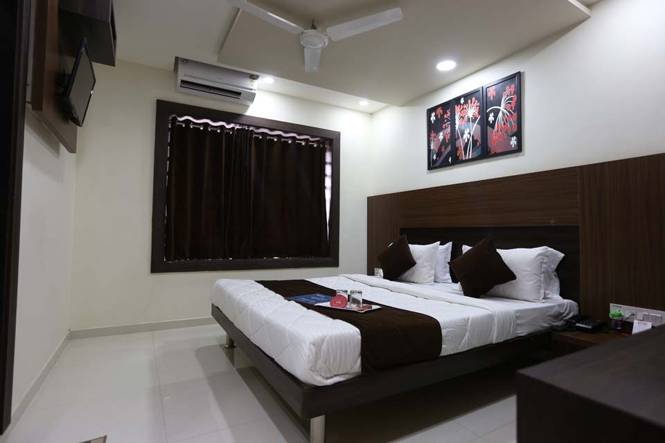 OYO 2171 Shivdhara Hotel & Residence, Imitation Market Rajkot, Rajkot