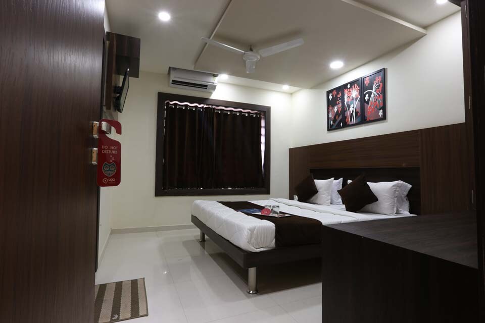 OYO 2171 Shivdhara Hotel & Residence, Imitation Market Rajkot, Rajkot