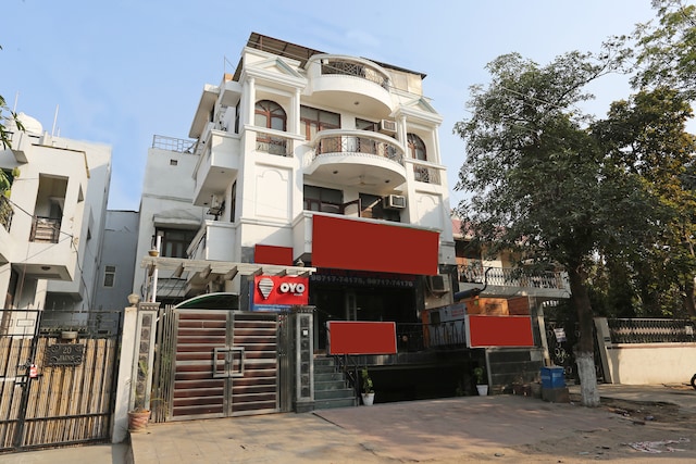 Hotel O 2173 Hotel Sebastian White