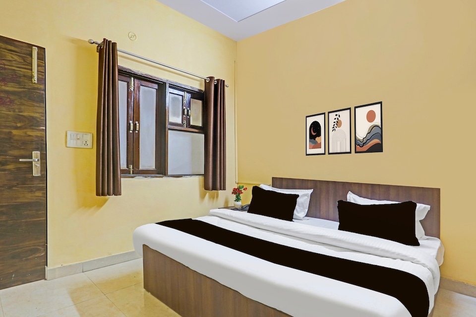 Super Hotel O Shalimar Bagh Max Hospital, Pitampura - Rohini Delhi, Delhi