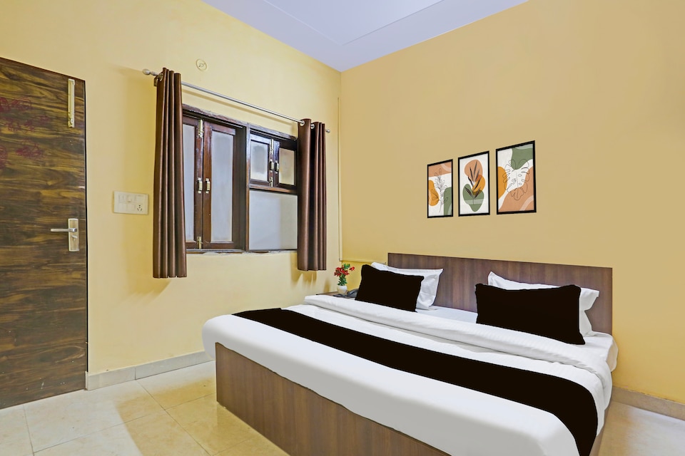 Super Hotel O Shalimar Bagh Max Hospital, Pitampura - Rohini Delhi, Delhi