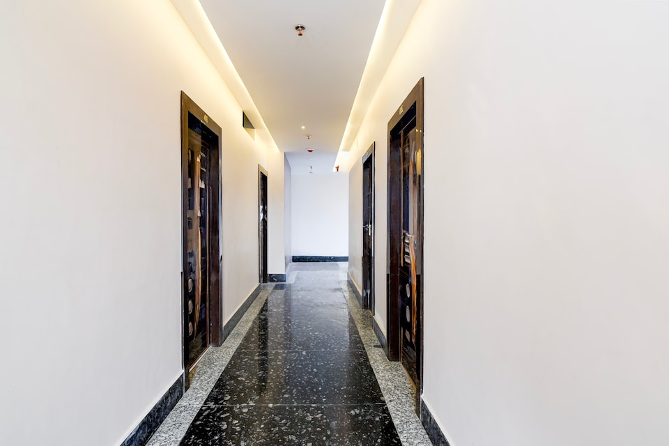 OYO 832517 BN PALACE, VIP Road Kolkata, Kolkata