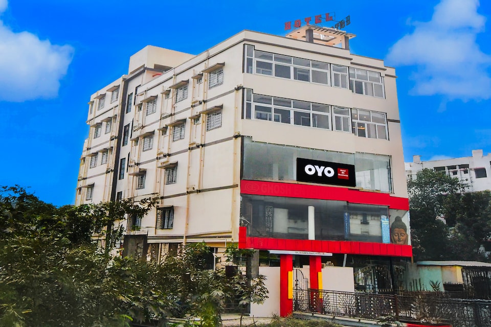 OYO 832517 BN PALACE, VIP Road Kolkata, Kolkata