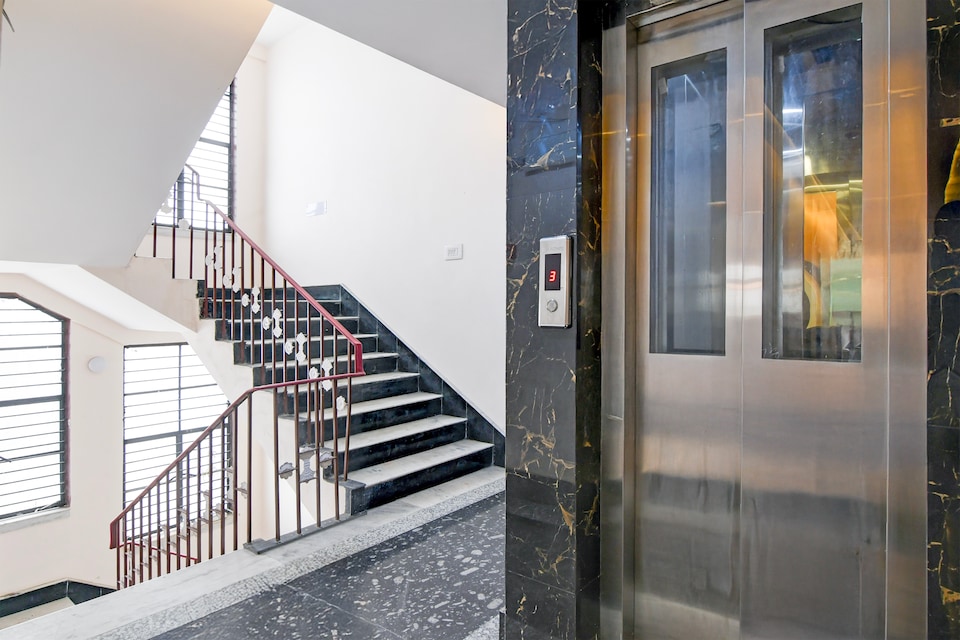 OYO 832517 BN PALACE, VIP Road Kolkata, Kolkata