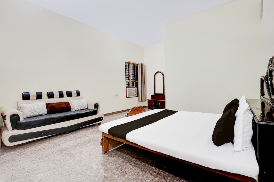 SPOT ON Adhunik Publishing and Guest house, Naini, Prayagraj
