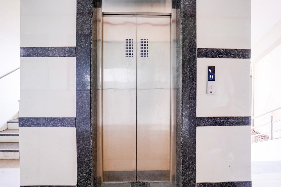 Hotel O Square Hotel, Adajan, Surat