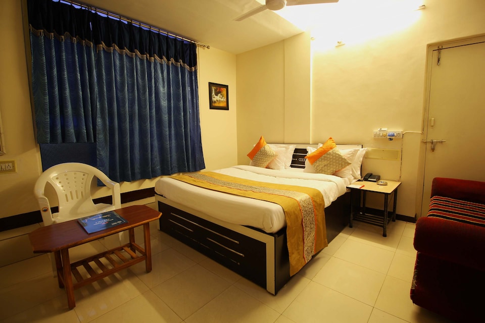 OYO Hotel Blue Diamond, Navrangpura Ahmedabad, Ahmedabad