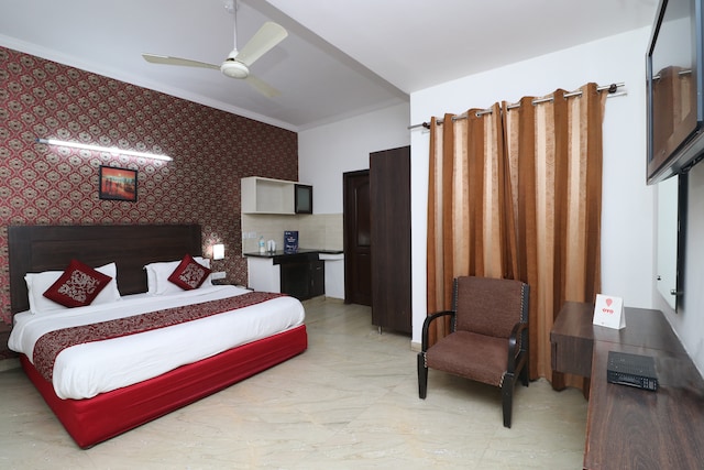 OYO Hotel Jashn's Inn Near Jasola Vihar Shaheen Bagh Metro Station