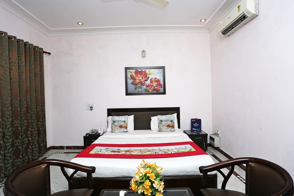 OYO Hotel Staayy Inn Near Appu Ghar, Golf Course Road, Gurgaon