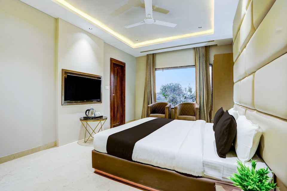 Townhouse Motijheel AB Road, Lashkar, Gwalior