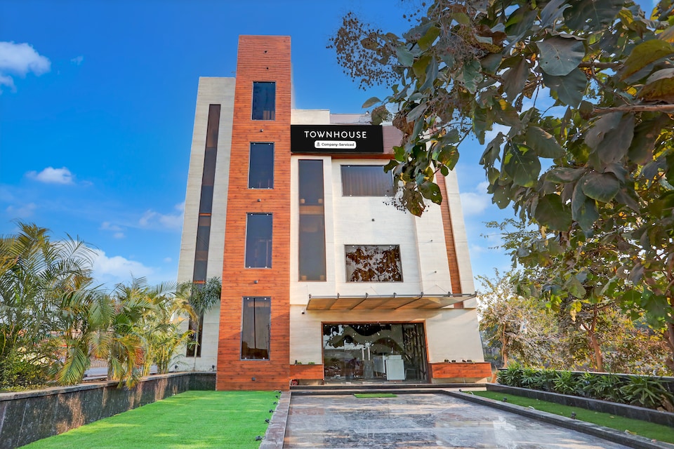 Townhouse Motijheel AB Road, Lashkar, Gwalior