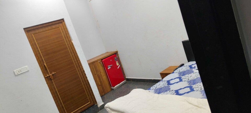 SPOT ON Hotel Paradise, Dhar City, Dhar