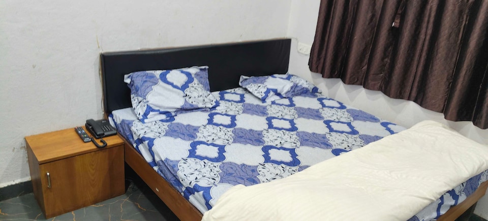 SPOT ON Hotel Paradise, Dhar City, Dhar