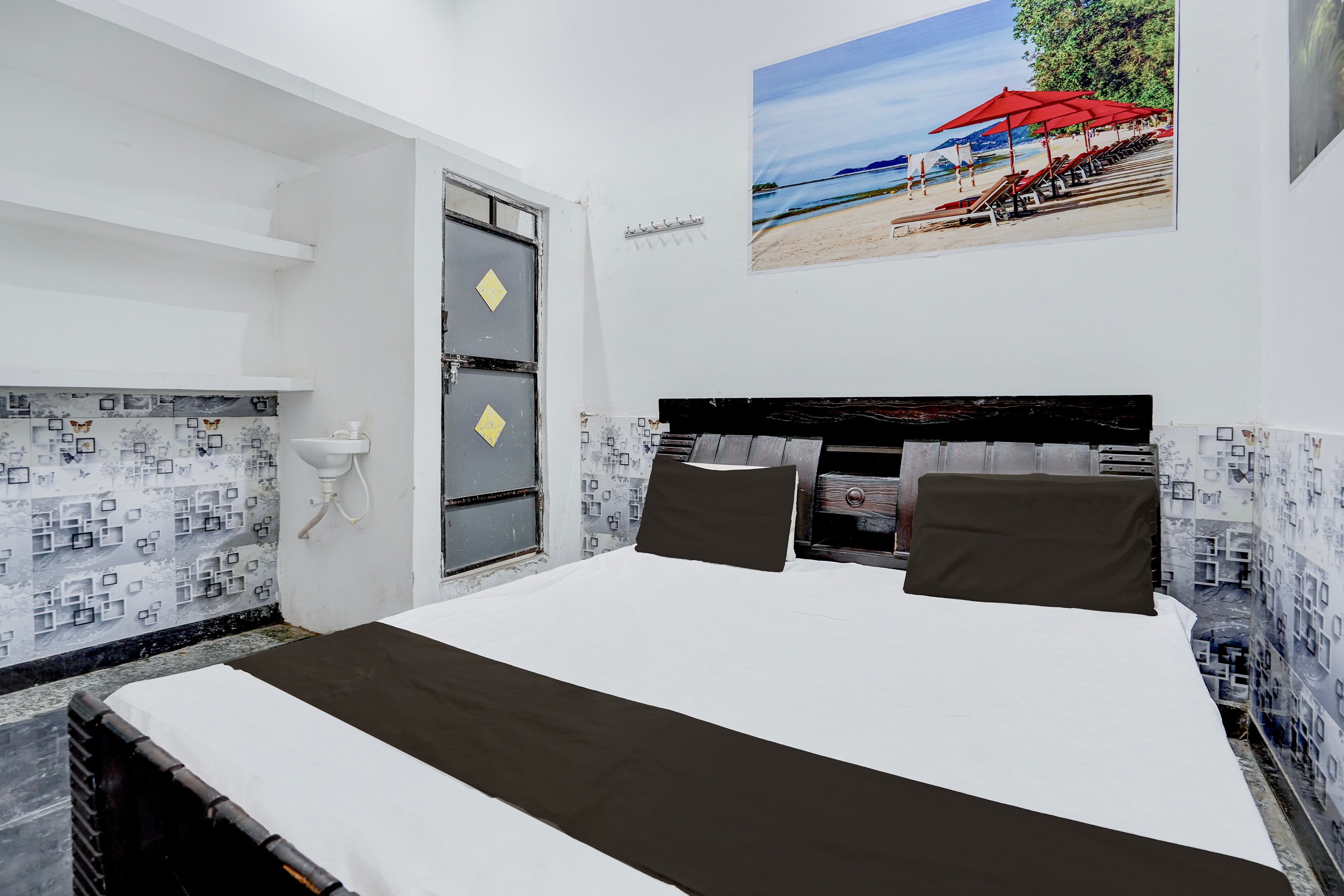 Hotel O Desi Tadka Hotel & Restaurant , Flagship Hathras, Book @ ₹702 - OYO