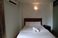 OYO 91103 D Nice Inn Hotel