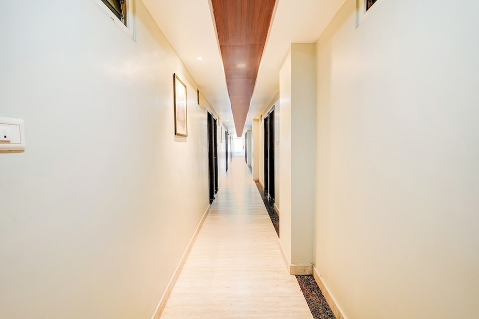 Super Townhouse Oak DLF Newtown Formerly South Square , Bannergatta Road Bangalore, Bangalore