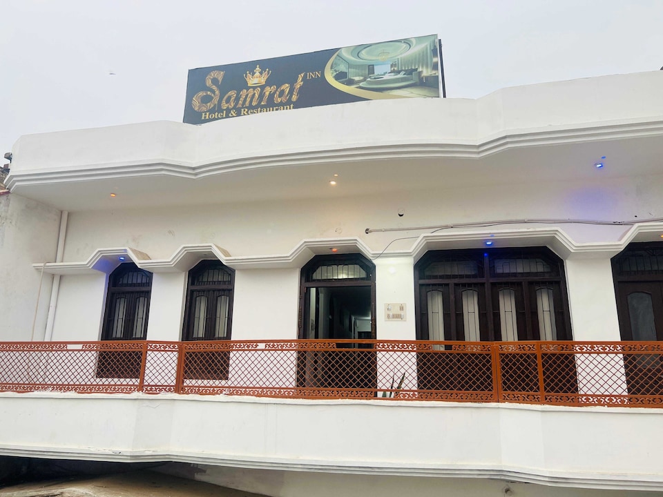 SPOT ON Hotel Samrat Inn Badshahpur Railway Station, Mungra Badshahpur, Mungra Badshahpur