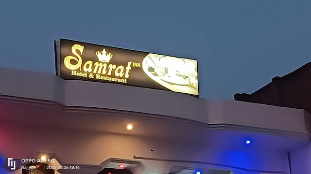 SPOT ON Hotel Samrat Inn Badshahpur Railway Station