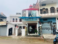 SPOT ON Hotel Samrat Inn Badshahpur Railway Station