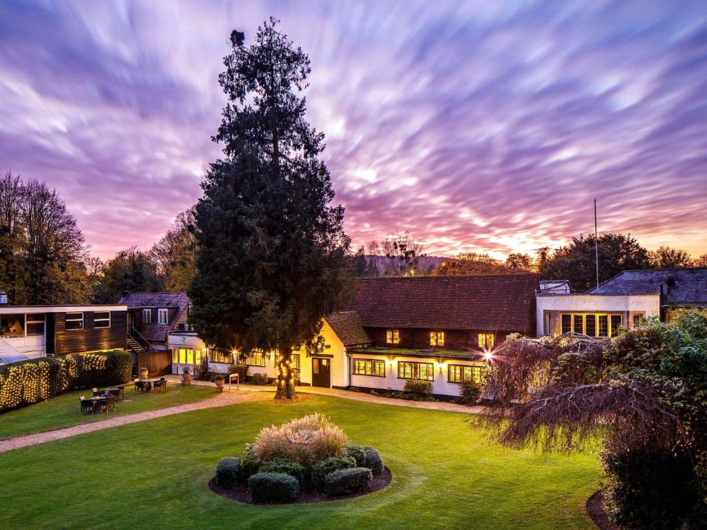 Sunday Box Hill Burford Bridge Hotel in Dorking