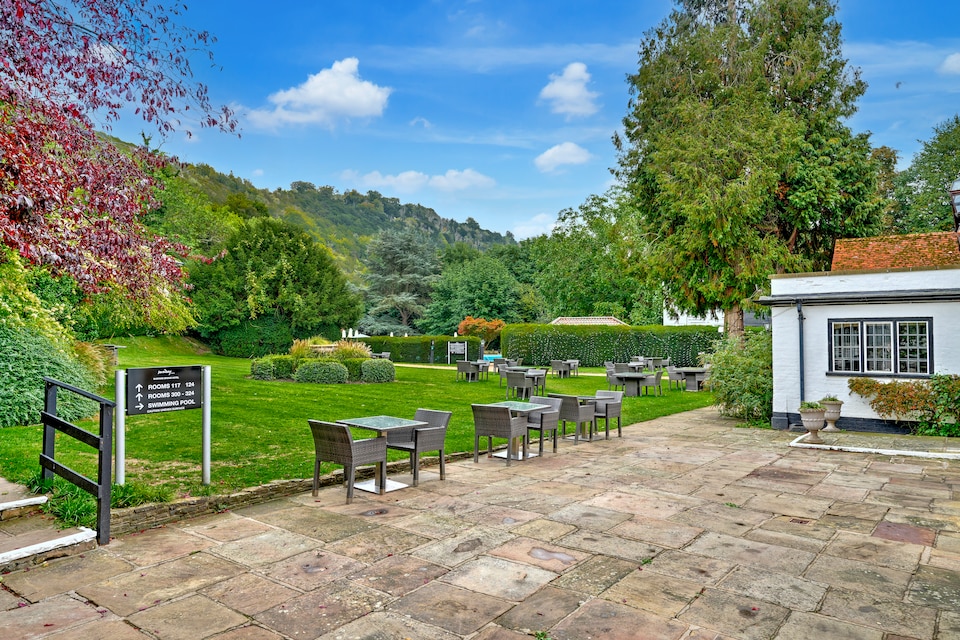 Sunday Box Hill Burford Bridge Hotel, Heathrow London, London